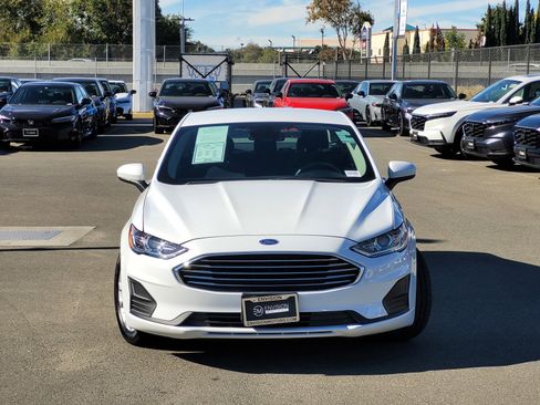 Used 2020 Ford Fusion SE image 2