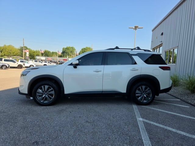 Used 2023 Nissan Pathfinder SV AWD/4WD image 4