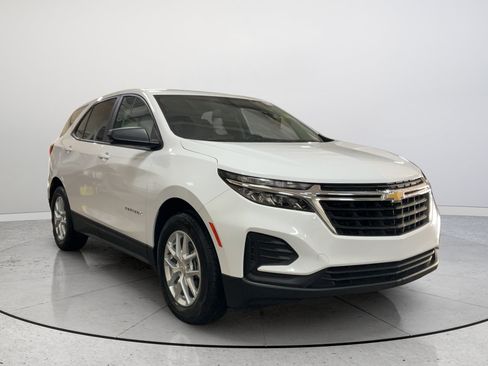 Certified 2024 Chevrolet Equinox LS w/ LS Convenience Package FWD image 1