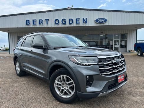 Used 2025 Ford Explorer Active w/ Active Comfort Package RWD image 1