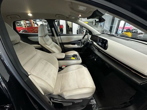 Used 2023 Nissan Ariya FWD image 17