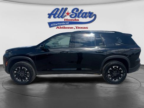 Used 2025 Chevrolet Traverse Z71 AWD/4WD image 2