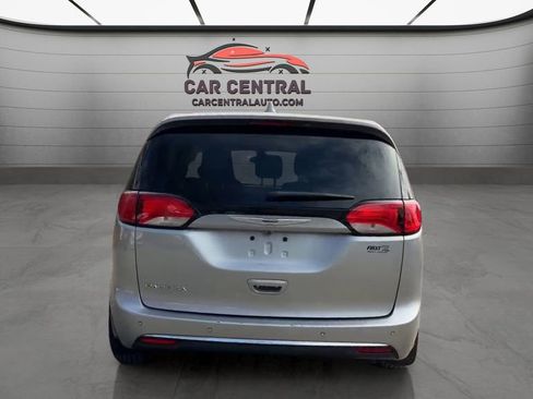 Used 2019 Chrysler Pacifica Touring Plus w/ Tire & Wheel Group image 4