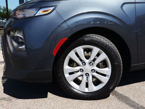 Used 2021 Kia Soul LX image 5