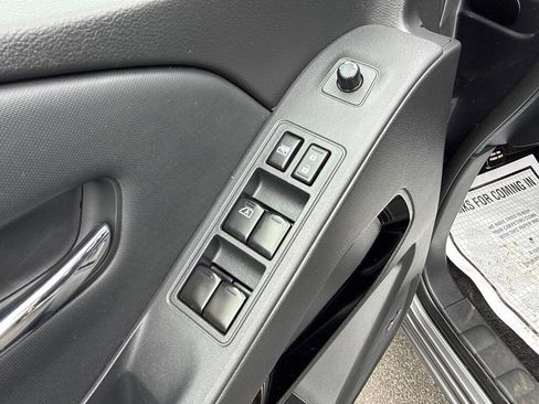 Used 2022 Nissan Frontier S image 38