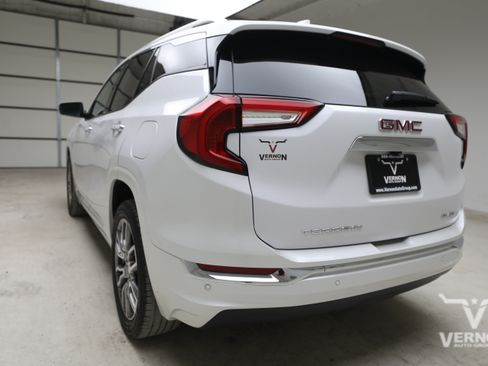 Used 2024 GMC Terrain Denali AWD/4WD image 3