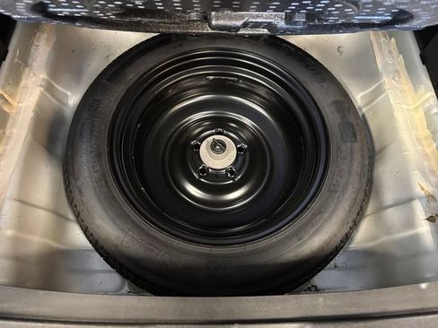Used 2023 Honda HR-V LX image 18