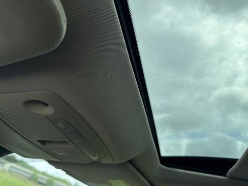 Used 2017 Nissan Rogue SL w/ SL Premium Package FWD image 11
