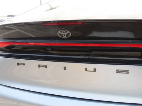 Used 2024 Toyota Prius LE image 16