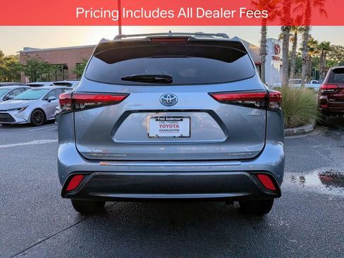 Used 2023 Toyota Highlander Limited FWD image 6