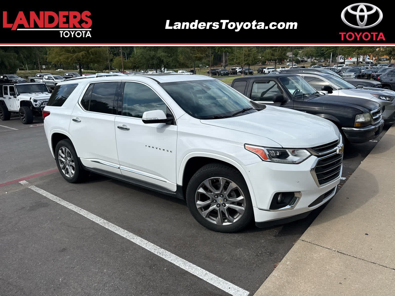 Used 2019 Chevrolet Traverse Premier w/ Driver Confidence II Package FWD image 1