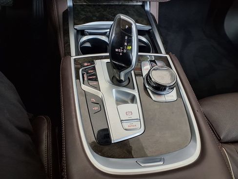 Used 2018 BMW 740i RWD image 31