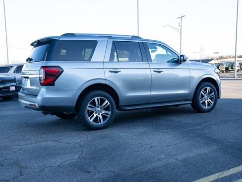 Used 2024 Ford Expedition Limited image 5