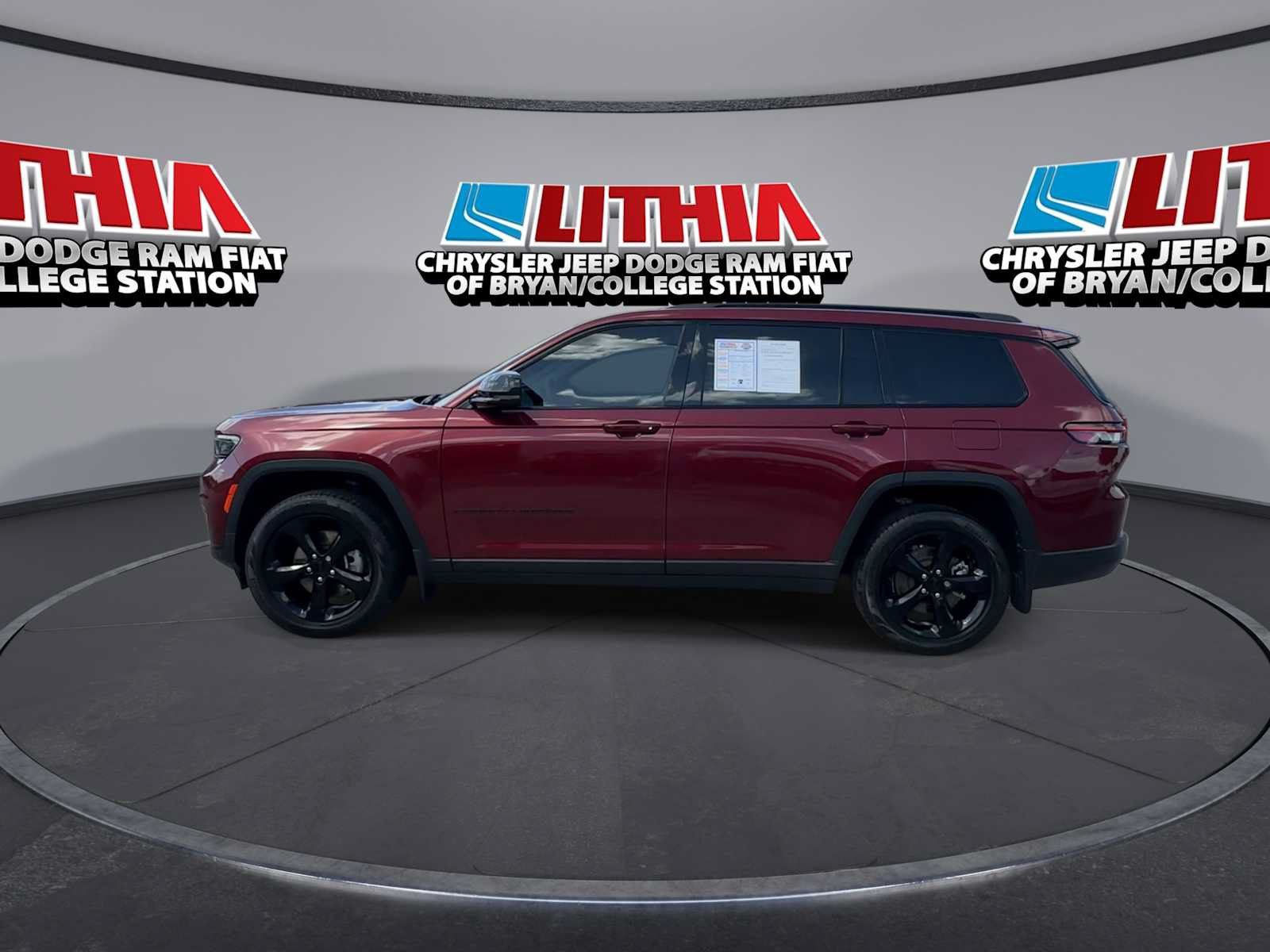 Used 2023 Jeep Grand Cherokee L Laredo AWD/4WD image 5