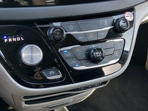 Used 2023 Chrysler Voyager LX FWD image 21