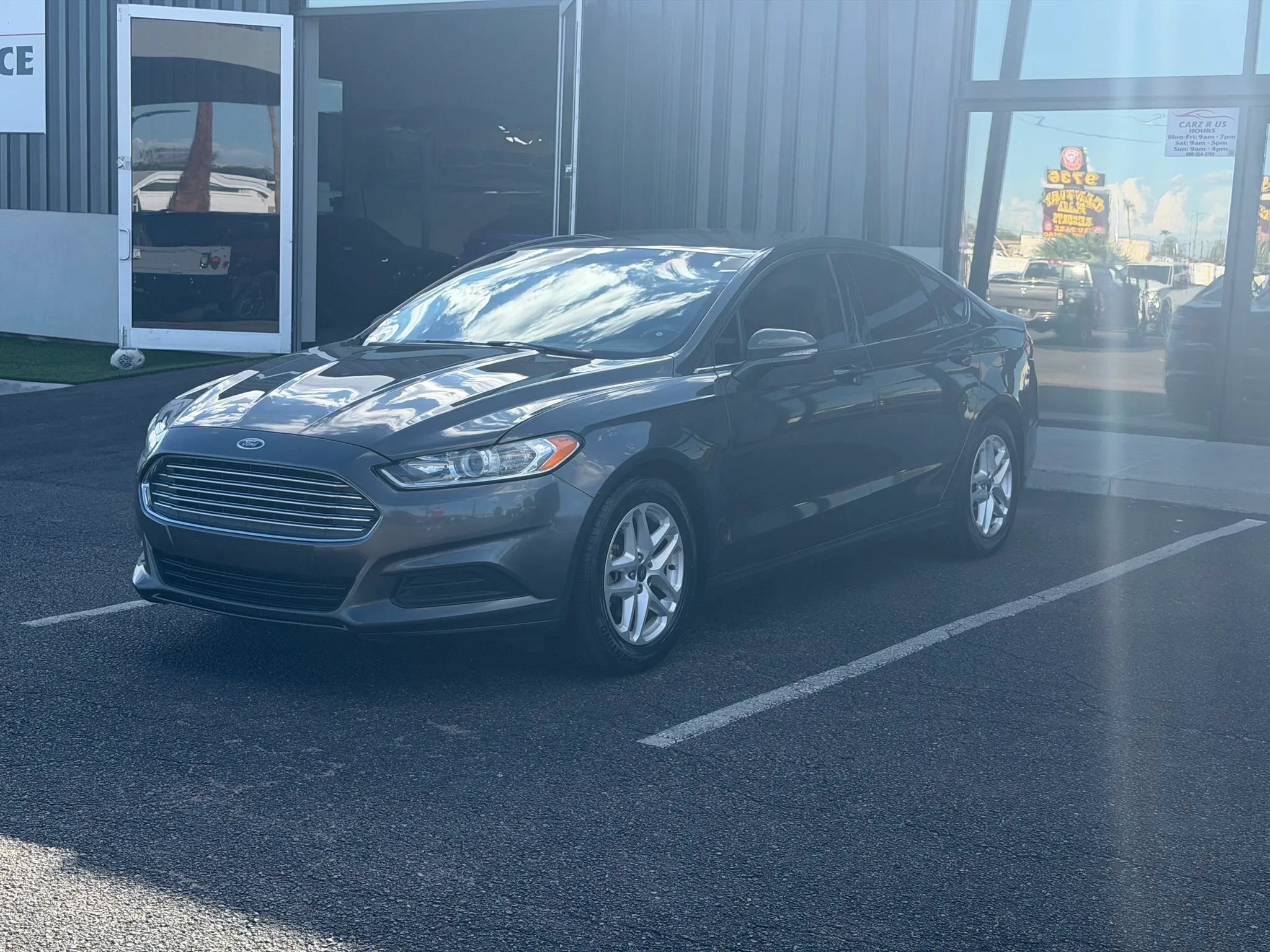 Used 2016 Ford Fusion SE FWD image 1
