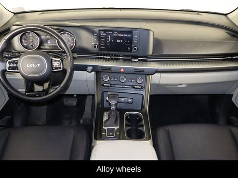 Used 2022 Kia Carnival LX FWD image 13