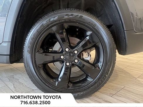 Used 2023 Jeep Grand Cherokee Altitude AWD/4WD image 22