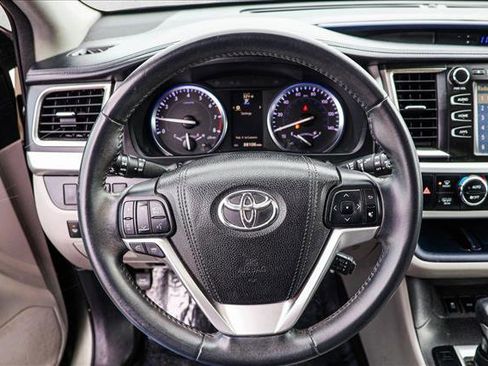 Used 2016 Toyota Highlander XLE image 13