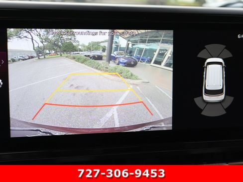 Used 2023 Kia Carnival EX FWD image 4