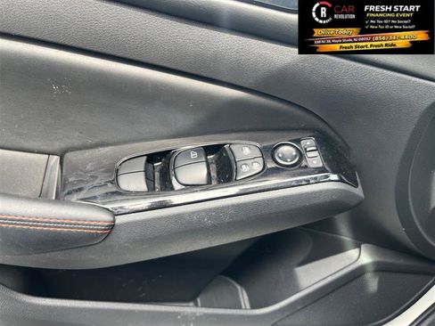 Used 2025 Nissan Altima 2.5 SR image 24