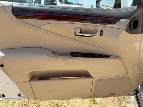 Used 2016 Lexus LS 460 w/ Comfort Package image 9