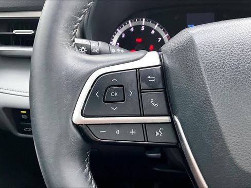 Used 2022 Toyota Highlander LE FWD image 23
