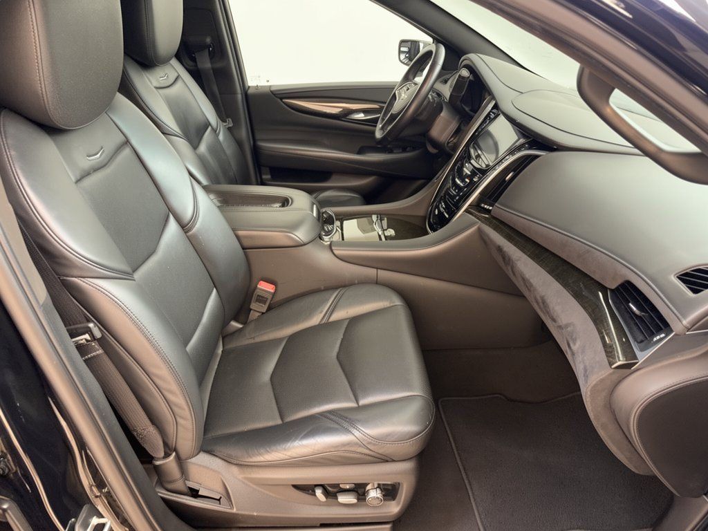 Used 2019 Cadillac Escalade ESV Platinum AWD/4WD image 30