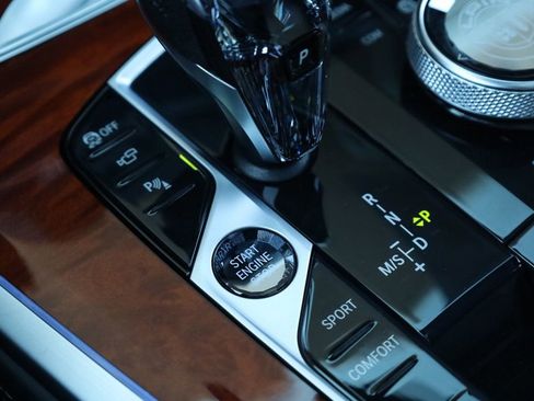 Used 2021 BMW ALPINA XB7 image 49