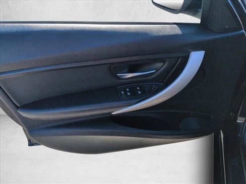 Used 2015 BMW 320i Sedan image 10