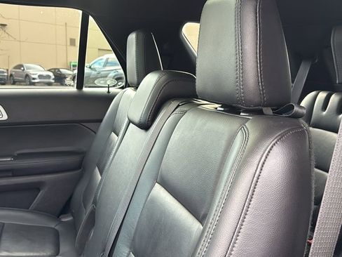 Used 2015 Ford Explorer XLT w/ Equipment Group 202B image 30