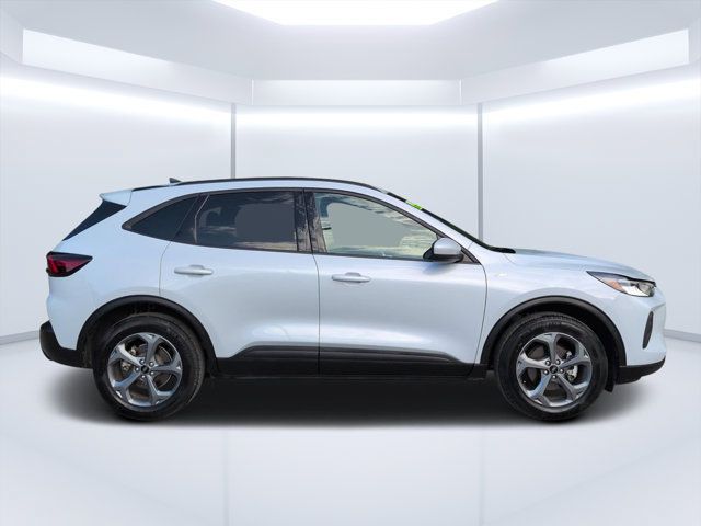 Used 2025 Ford Escape ST-Line Select AWD/4WD image 2