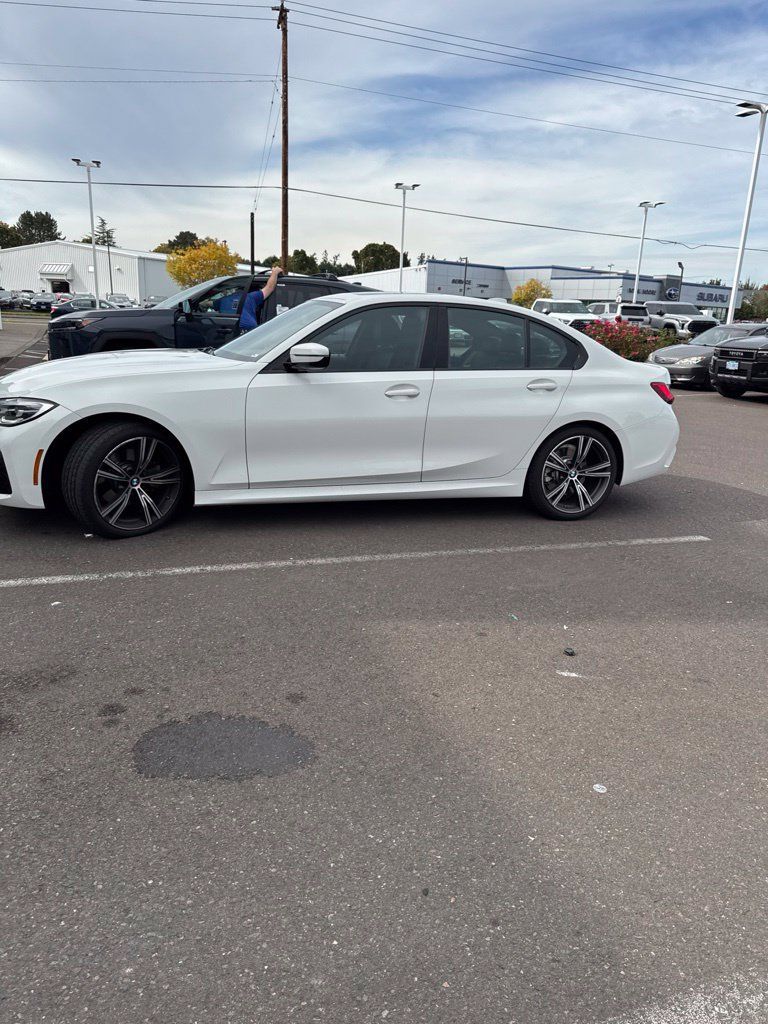 Used 2020 BMW 330i Sedan w/ M Sport Package RWD image 11