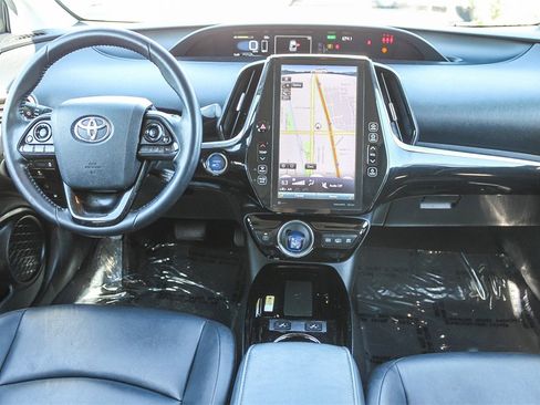 Used 2021 Toyota Prius Prime XLE image 16