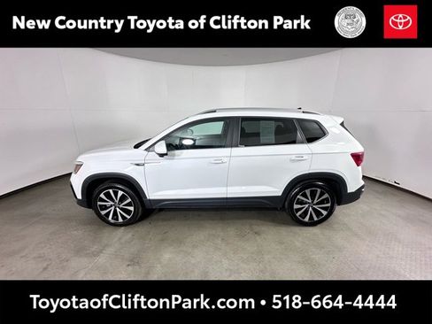 Used 2022 Volkswagen Taos SE image 6