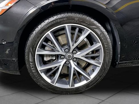 Used 2018 Volvo S90 T6 Momentum image 11
