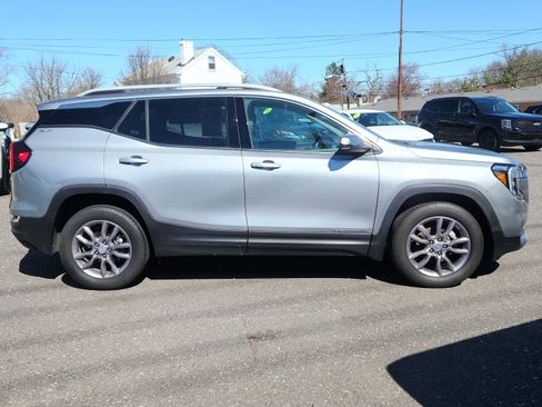 Used 2024 GMC Terrain SLT AWD/4WD image 6