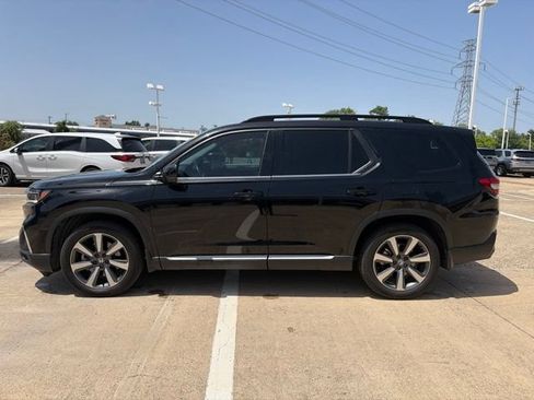 Used 2025 Honda Pilot Touring image 3