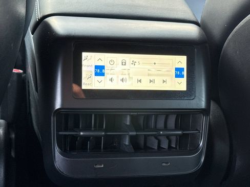 Used 2020 Tesla Model Y Long Range image 16