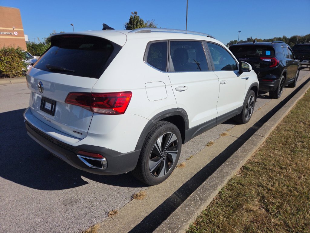 Used 2023 Volkswagen Taos SE AWD/4WD image 3