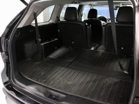 Used 2018 Toyota Highlander SE AWD/4WD image 16