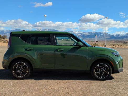Used 2023 Kia Soul EX image 2