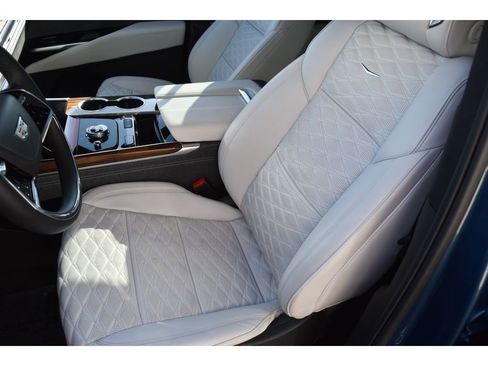 Certified 2025 Cadillac Escalade ESV Sport Platinum w/ LPO, Floor Liner Package image 13