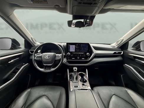 Used 2021 Toyota Highlander Platinum FWD image 10