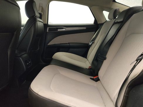 Used 2020 Ford Fusion SE w/ Equipment Group 151A FWD image 18