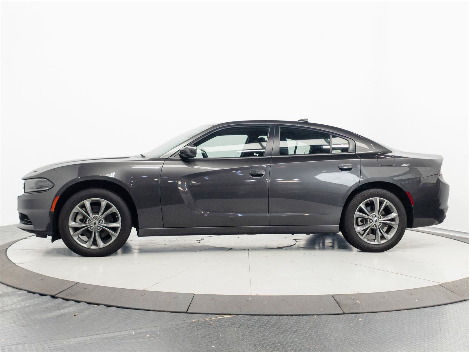 Used 2022 Dodge Charger SXT AWD/4WD image 6