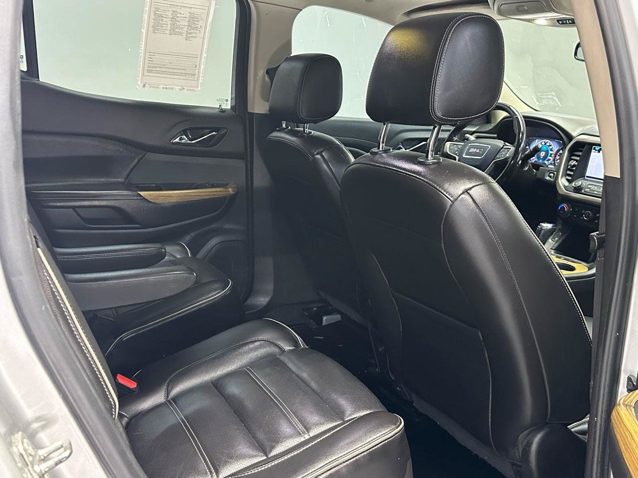 Used 2019 GMC Acadia Denali w/ Technology Package FWD image 11