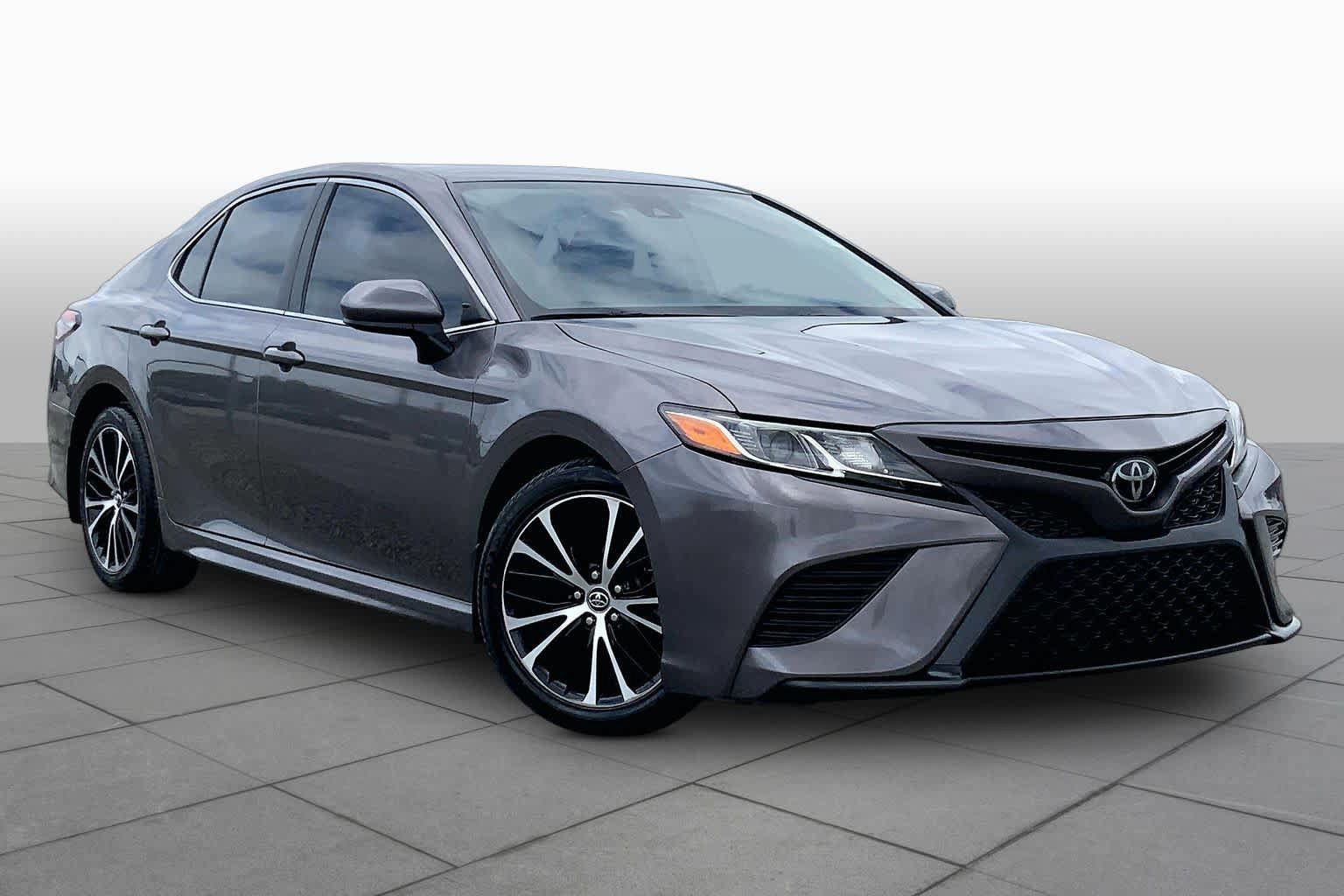 Used 2019 Toyota Camry SE FWD image 3