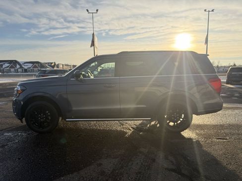 Used 2022 Ford Expedition XLT image 9