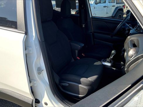 Certified 2022 Jeep Renegade Latitude image 7
